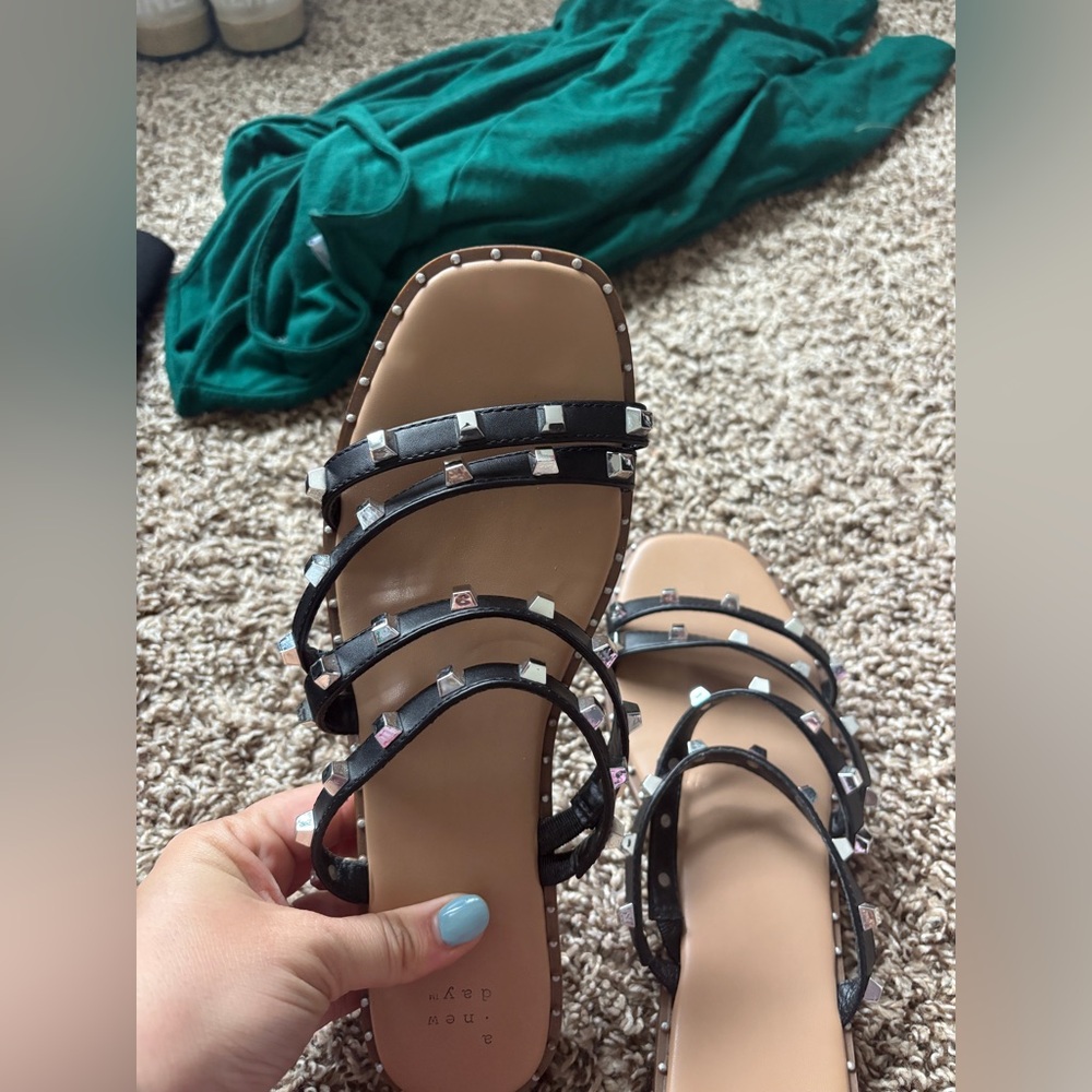 New day sandals